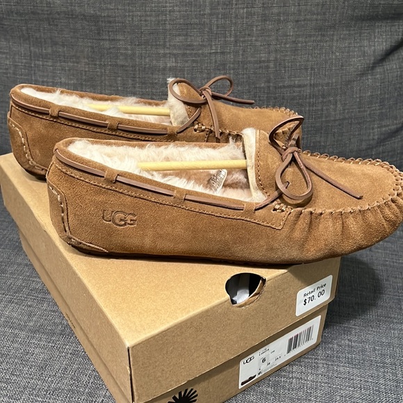 *new* kids Ugg Slippers - Picture 3 of 7